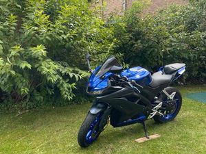 YAMAHA YZF R125 - SCHECKHEFTGEPFLEGT, UMFALL /- UNFALLFREI