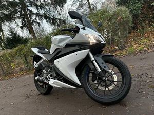 YAMAHA YZF-R125 – SEHR GEPFLEGT / TOP ZUSTAND / UNFALLFREI
