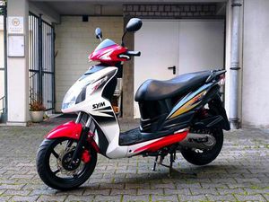 SYM JET 4 //MIT 25ER MOFA + 45ER ZULASSUNG//NUR 4,900 KM GELAUFEN