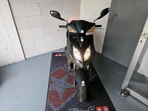 VERKAUFE HIER EINEN ROLLER DER MARKE KYMCO DJ