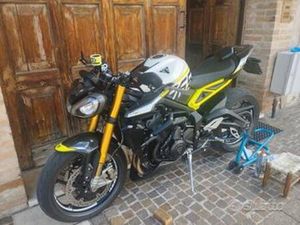 TRIUMPH STREET TRIPLE 765RS MOTO2