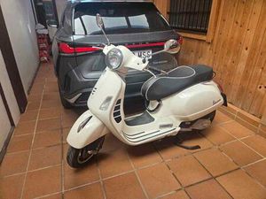 VESPA - GTS SUPER SPORT