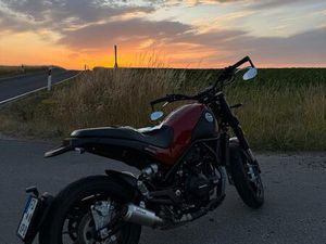 BENELLI LEONCINO 500 CCM 48PS SCHWARZ/ROT