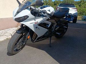 TRIUMPH DAYTONA 660