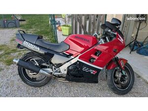 ÉCHANGE VFR RC24 CONTRE MOTO