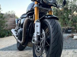 TRIUMPH THRUXTON RS