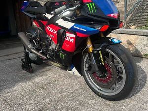 YAMAHA R1 PISTE