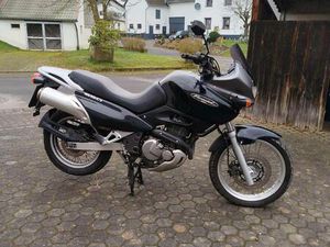 SUZUKI XF 650 FREEWIND MIT TIEFERLEGUNG