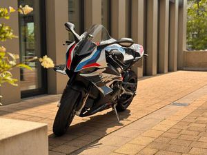 BMW /// M 1000 RR | 2022 | 2000 KM | CARBON | 212 PS
