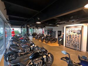 TRIUMPH SPEED TRIPLE 1200 RR 60TH JAMES BOND EDITION