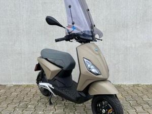 PIAGGIO ONE 45KM/H GEEL KENTEKEN (INCLUSIEF NIEUWE ACCU) — SCOOTERS | PIAGGIO — MARKTPLAATS