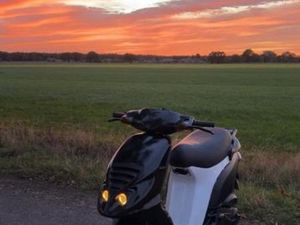 PIAGGIO NRG 70CC LC ( MET EXTRAS) — SCOOTERS | PIAGGIO — MARKTPLAATS