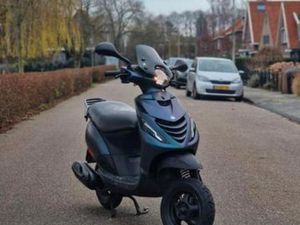 PIAGGIO ZIP | BROM | 2016 | SP VORK | FULL OPTION | BEURT — SCOOTERS | PIAGGIO — MARKTPLAATS