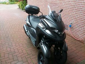 YAMAHA TRICITY 300, WENIG KILOMETER,AUTOFÜHRERSCHEIN.