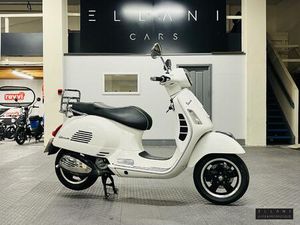 PIAGGIO VESPA GTS 300 SUPER ABS SCOOTER PETROL CVT (22 PS) 278 CC