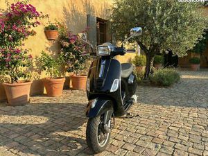 VESPA S 125 NOIRE – 4 900 KM – 2 350 – RIEN À PRÉVOIR