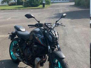 VEND MT07 NEUVE OU ÉCHANGE CONTRE 400DRZ