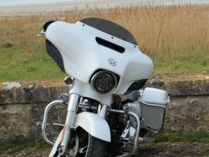 HARLEY DAVIDSON STREET GLIDE SPÉCIAL 2017