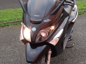 PIAGGIO XEVO 125 NOIR