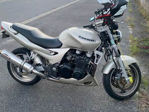 KAWASAKI ZR-7