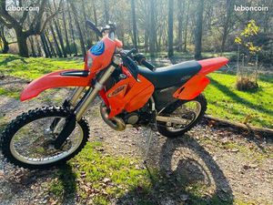 KTM EXC 200 – MODÈLE 2003 – ENTIÈREMENT RÉVISÉE, PRÊTE À ROULER