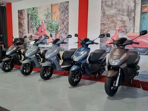 PEUGEOT KISBEE S 50 ACTIVE / SPORT / SHADOW / BLACK EDITION E5+