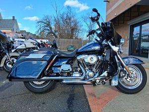 2012 HARLEY-DAVIDSON® ROAD KING® BIG BLUE PEARL/VIVID BLACK