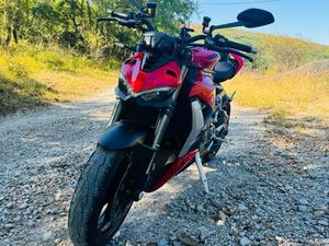 DUCATI STREETFIGHTER V2