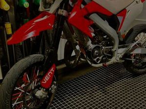 MOTO 50 CC VENT DÉRAPAGE