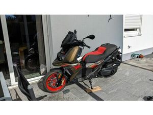 BMW C400X.