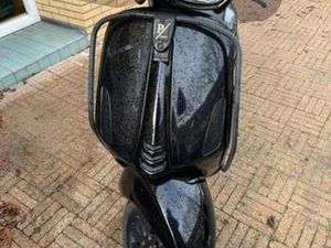 VESPA SPRINT IGET 1E EIGENAAR! (SNOR 30KM/H) — SCOOTERS | VESPA — MARKTPLAATS