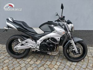SUZUKI GSR 600