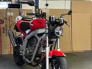 HYOSUNG GT 125 NAKED