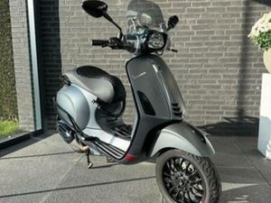 VESPA SPRINT S 50 - 2023 - MAT GRIJS & ZWART — SCOOTERS | VESPA — MARKTPLAATS