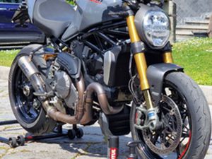 DUCATI MONSTER 1200S