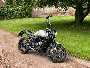 ZONTES ZT125-GK NAKED PETROL MANUAL EURO 5 (15 PS) 125 CC