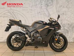 ② HONDA CBR 600 RR (ANNÉE DE CONSTRUCTION 2024)