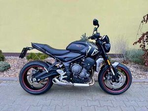 TRIUMPH TRIDENT 660