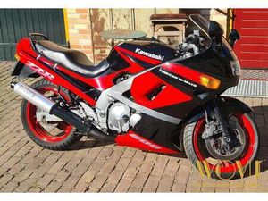 ② KAWASAKI ZZ-R 600