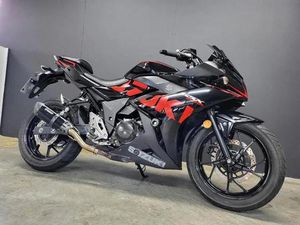 ② SUZUKI GSX-R 250 (A2) (ANNÉE DE CONSTRUCTION 2020)