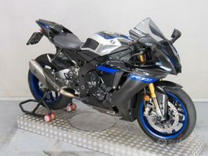 YAMAHA YZF-R1M N. 1419 AKRAPOVIC