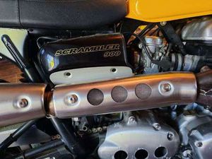 TRIUMPH SCRAMBLER CUSTOMIZZATA 2006 ULTIMA VERSIONE A CARBURATORI GIALLO