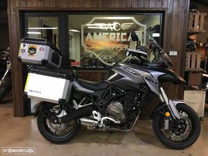 QJ MOTOR SRT 700 MUITOS EXTRAS. GPS. POUCOS KMS.