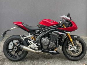 TRIUMPH SPEED TRIPLE 1200 RR ROSSO
