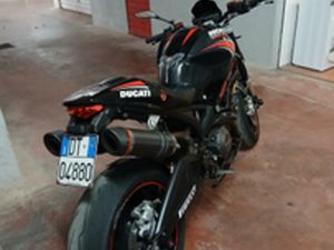 DUCATI MONSTER 696