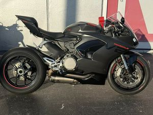 2024 DUCATI PANIGALE V2 BLACK ON BLACK