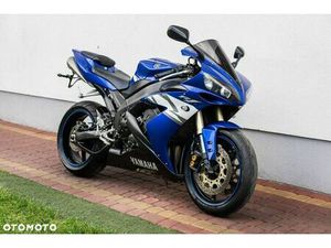 YAMAHA R1