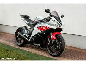 YAMAHA R6