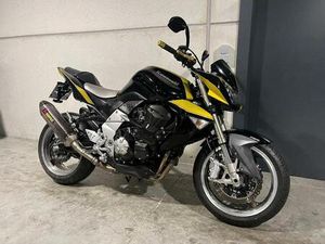 ② KAWASAKI Z1000 MET DUBBELE AKRAPOVIC