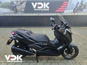 YAMAHA X-MAX 300 TECH MAX ZWART